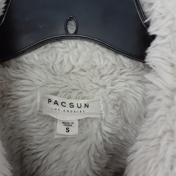 Embroidery Jean Jacket - Picture 3 of 6